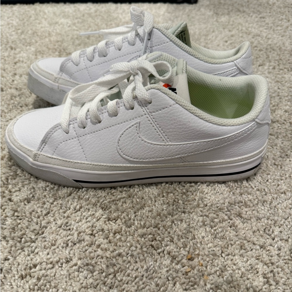 Nike court legacy shoes size 7- never worn